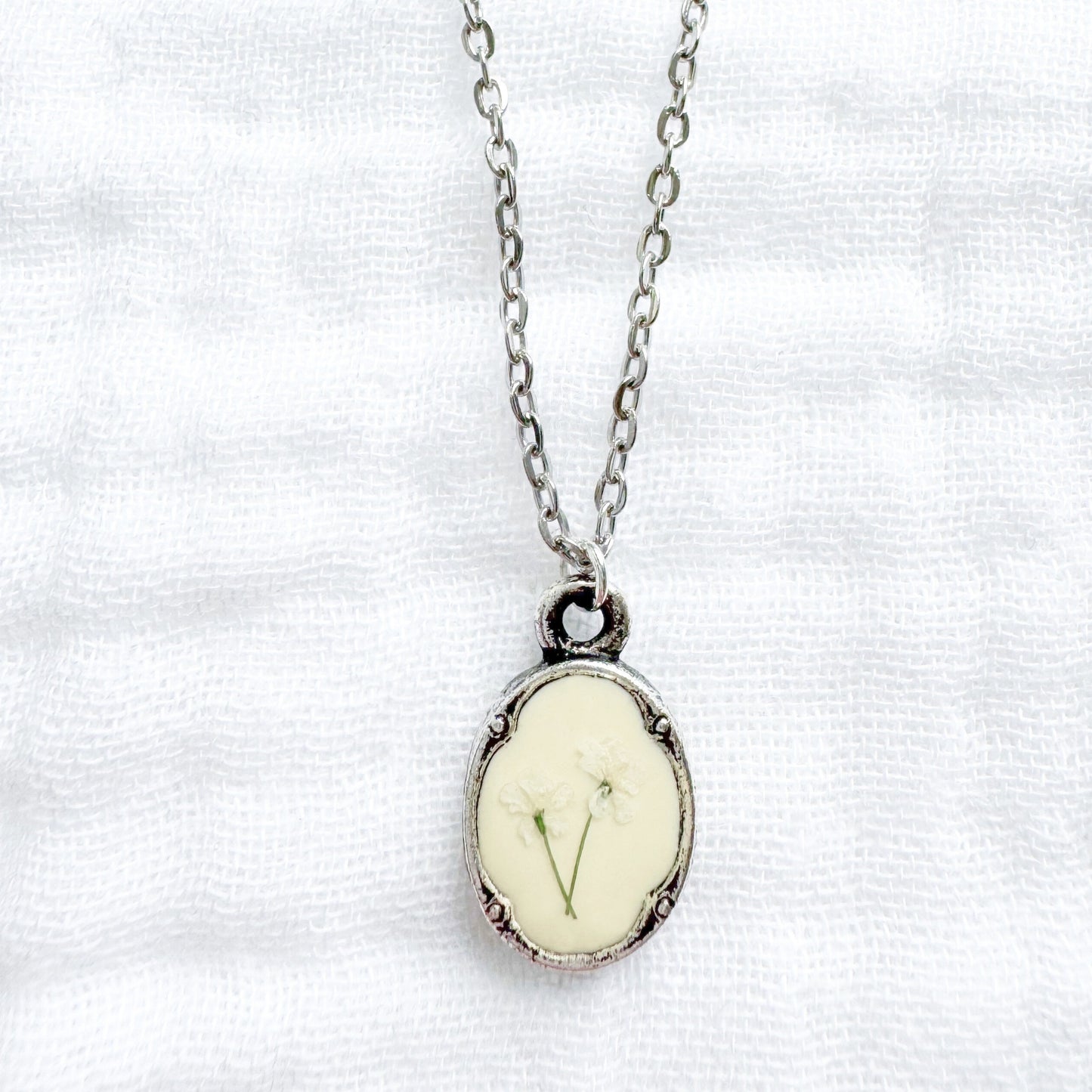 Joyce Mini Ornate Pressed Flower Necklace | Silver