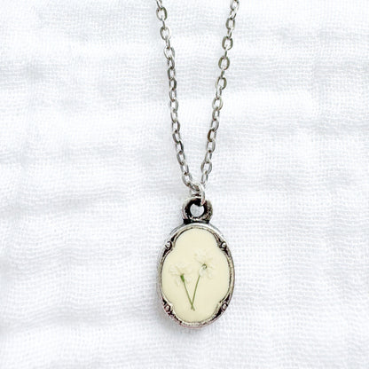 Joyce Mini Ornate Pressed Flower Necklace | Silver