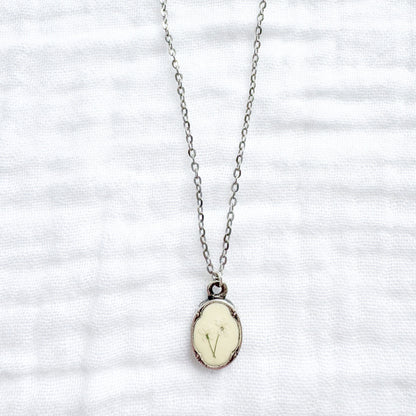 Joyce Mini Ornate Pressed Flower Necklace | Silver