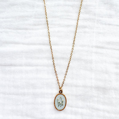 Laurence Classic Oval Pressed Flower Necklace | Gold