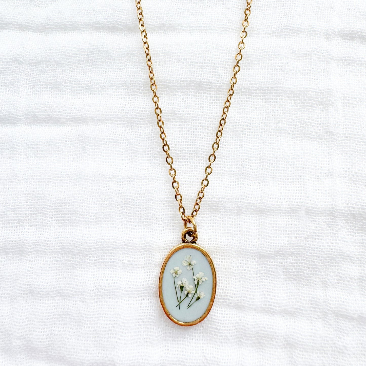 Laurence Classic Oval Pressed Flower Necklace | Gold