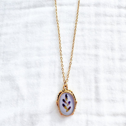 Lavender Buds Ornate Pressed Flower Necklace | Gold