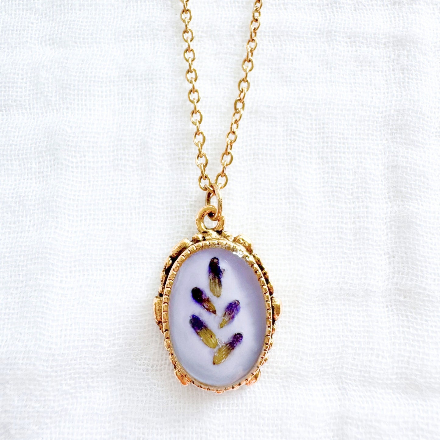 Lavender Buds Ornate Pressed Flower Necklace | Gold