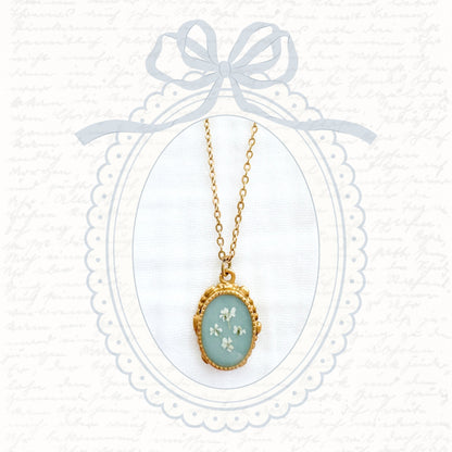 Elizabeth Ornate Pressed Flower Necklace | Gold