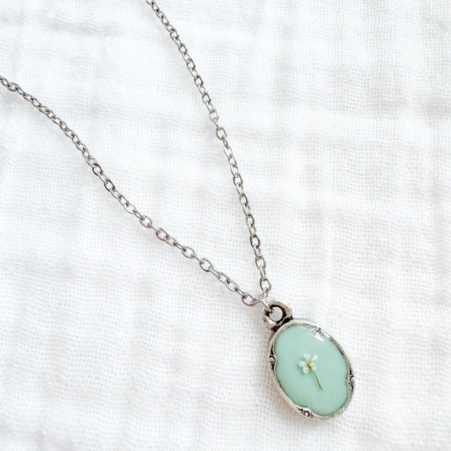 Lizzy Mini Ornate Pressed Flower Necklace | Silver