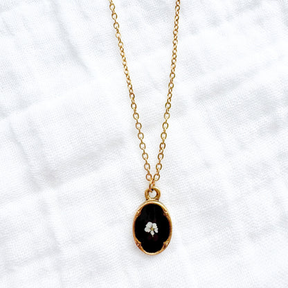 Lynn Mini Ornate Pressed Flower Necklace | Gold