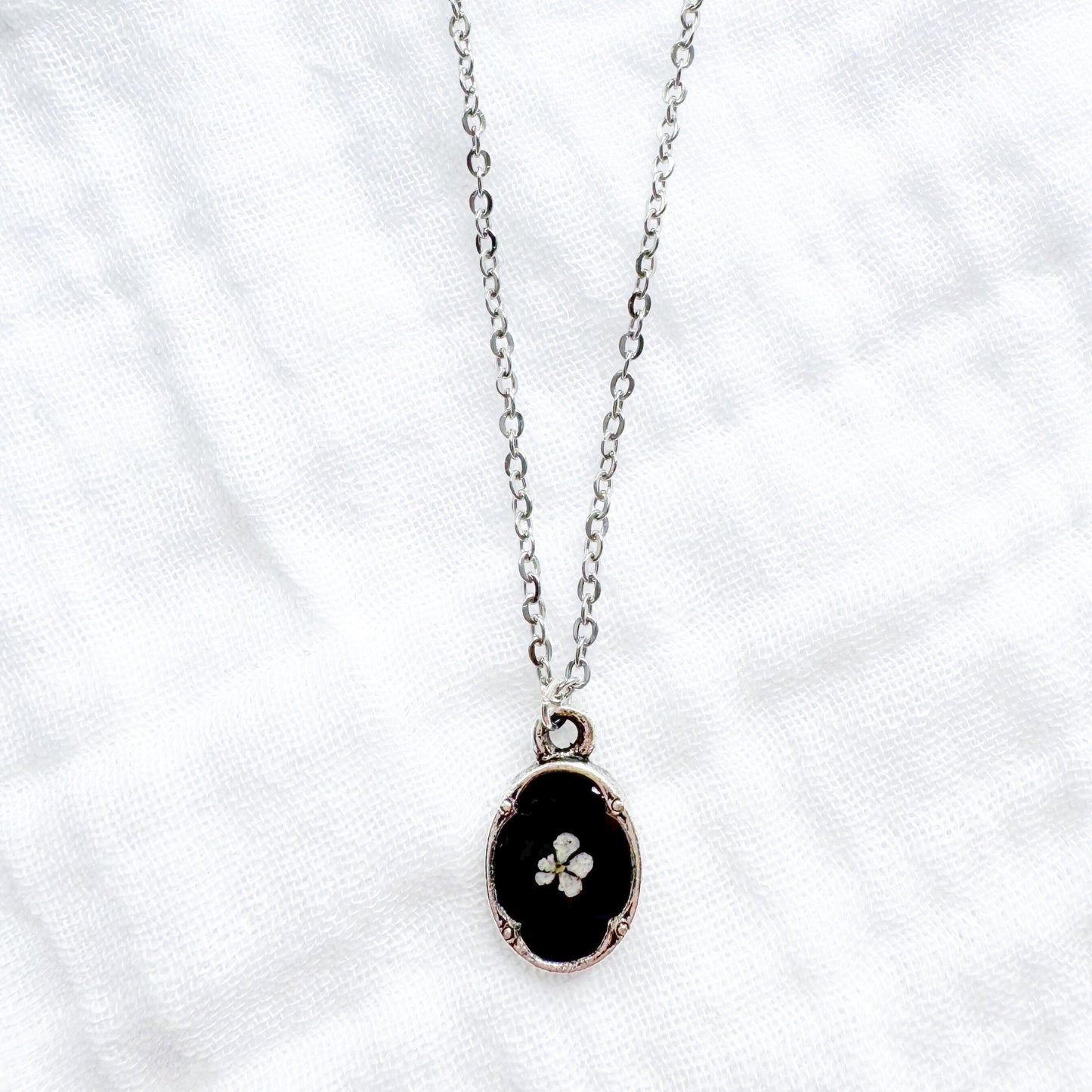 Lynn Mini Ornate Pressed Flower Necklace | Silver