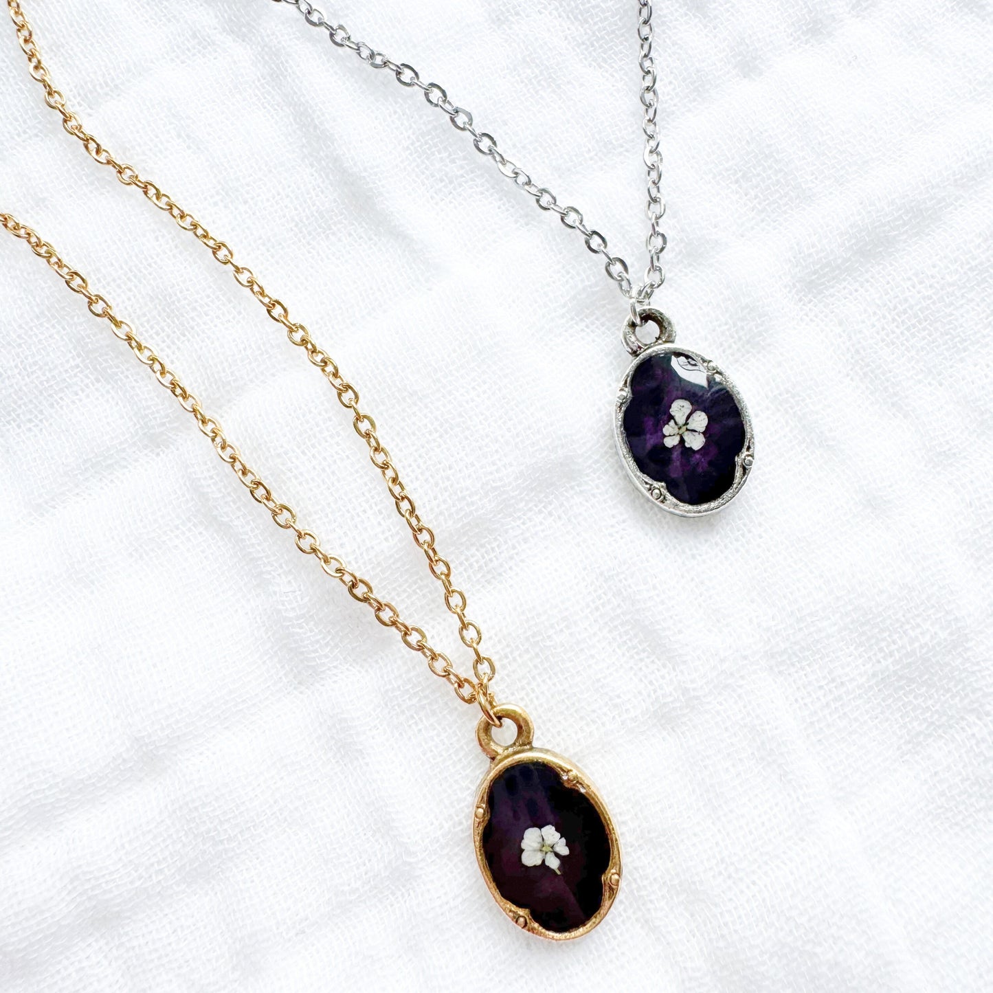 Lynn Mini Ornate Pressed Flower Necklace | Gold