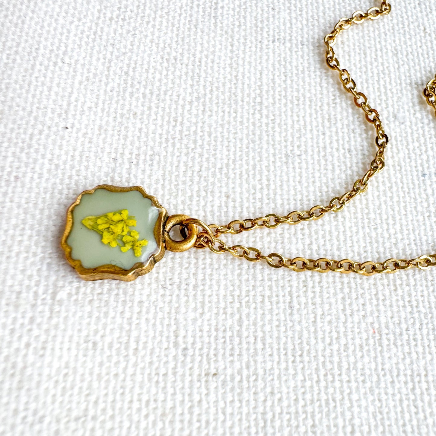 Maisy Pressed Flower Necklace | Gold