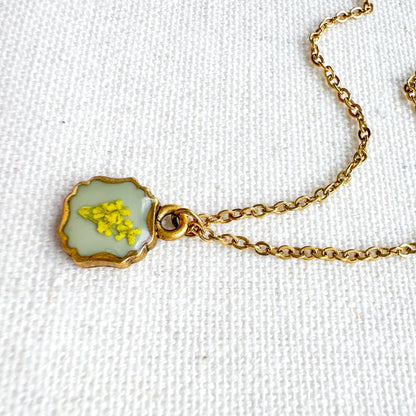 Maisy Pressed Flower Necklace | Gold