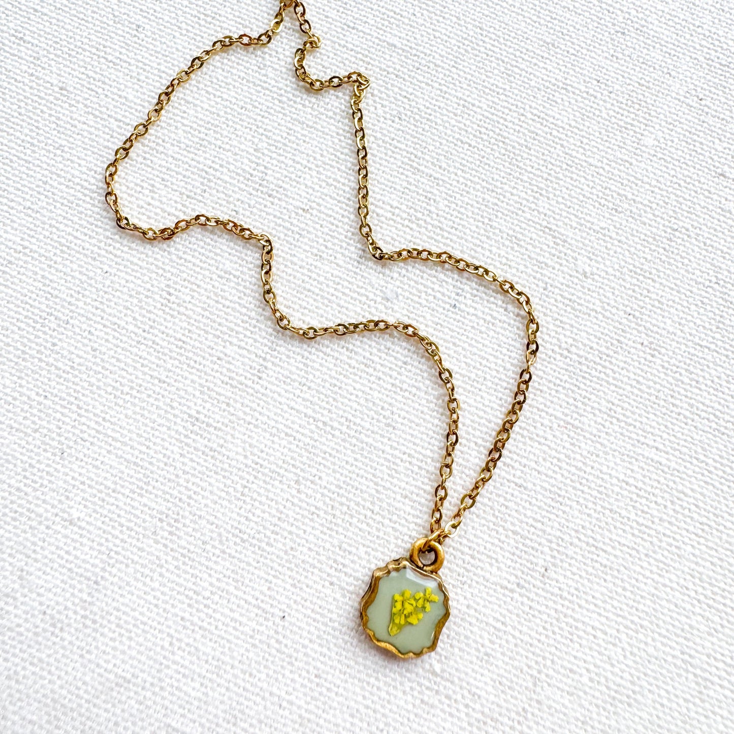 Maisy Pressed Flower Necklace | Gold