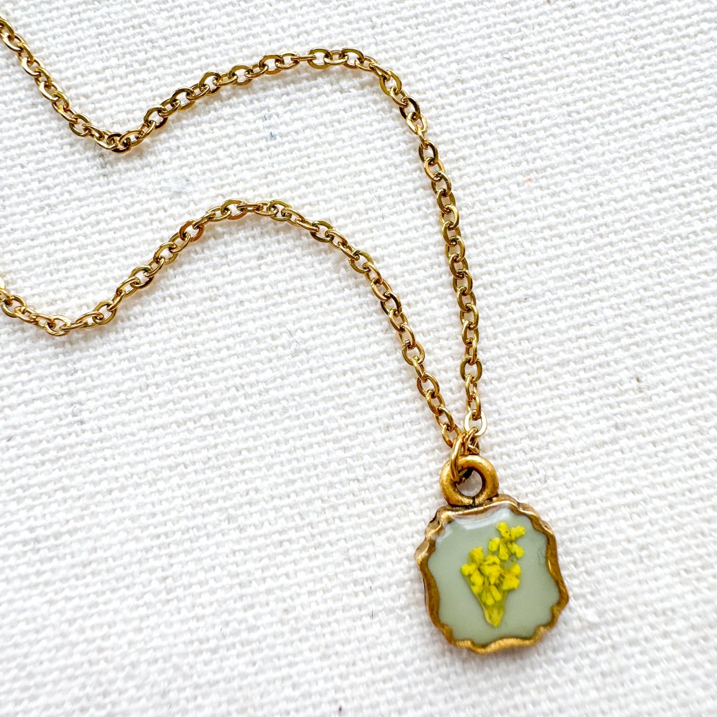 Maisy Pressed Flower Necklace | Gold