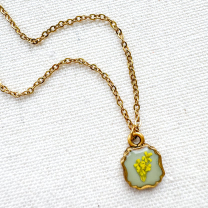 Maisy Pressed Flower Necklace | Gold