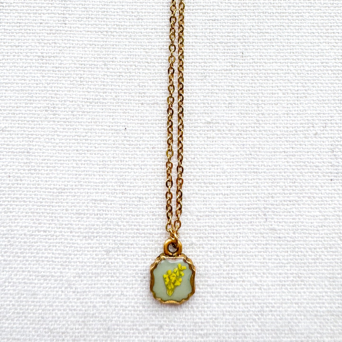 Maisy Pressed Flower Necklace | Gold