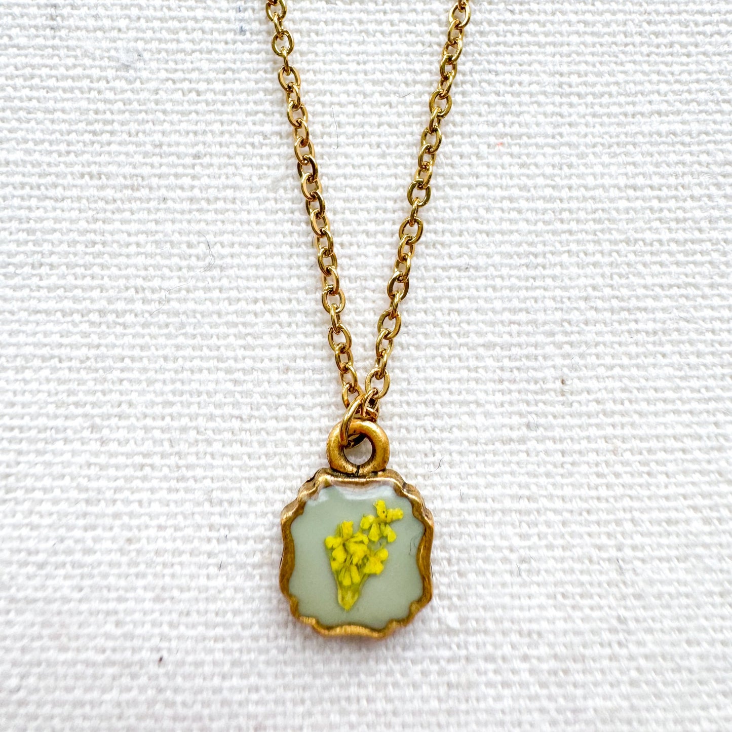 Maisy Pressed Flower Necklace | Gold