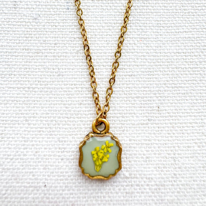 Maisy Pressed Flower Necklace | Gold