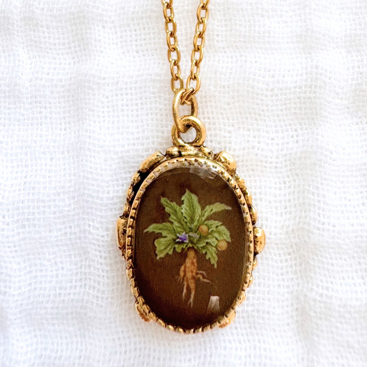 Mandrake Ornate Pendant Necklace | Gold