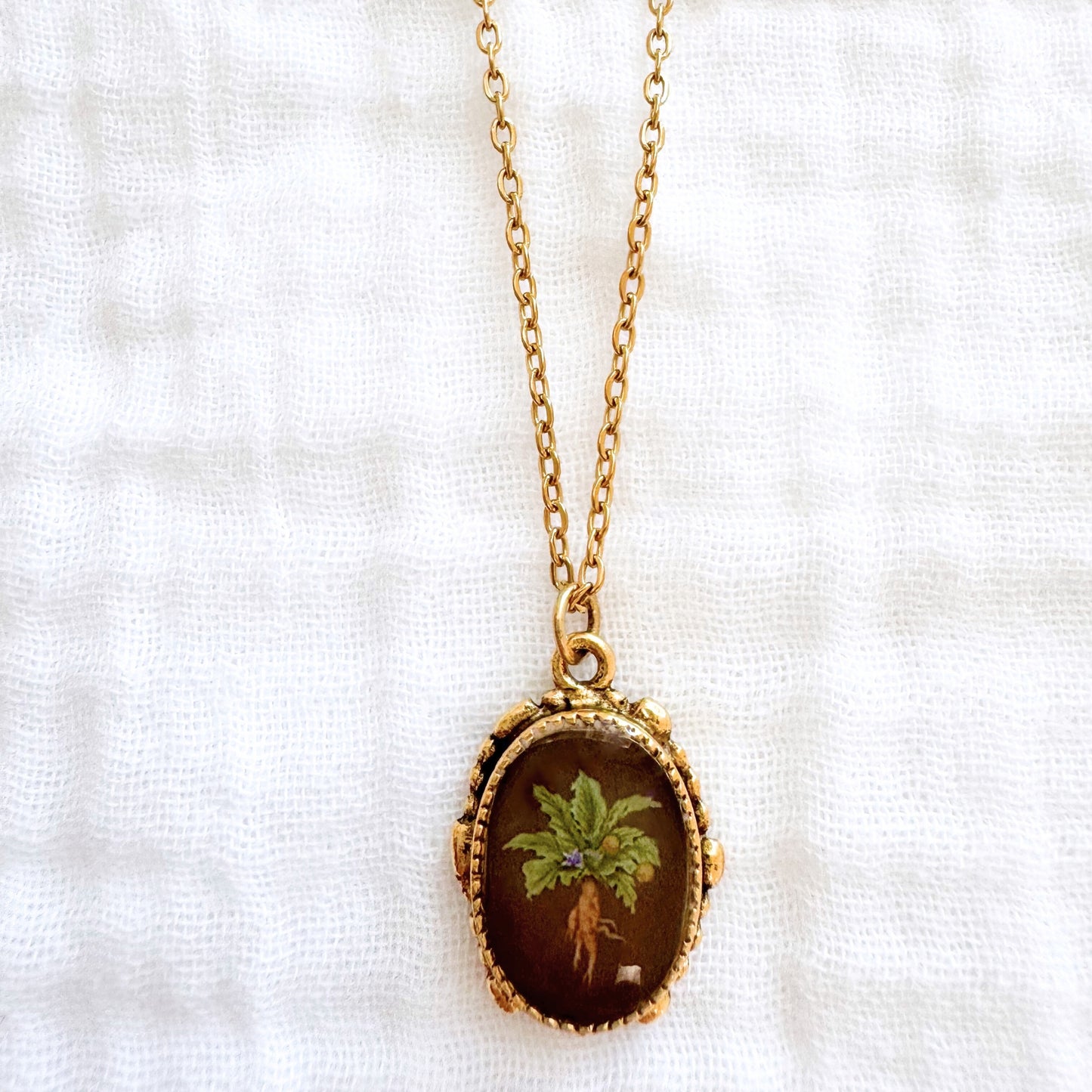 Mandrake Ornate Pendant Necklace | Gold