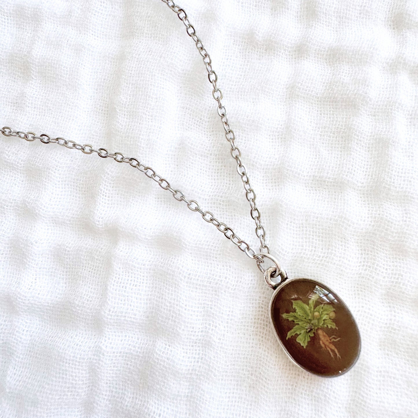 Mandrake Classic Oval Necklace | Silver