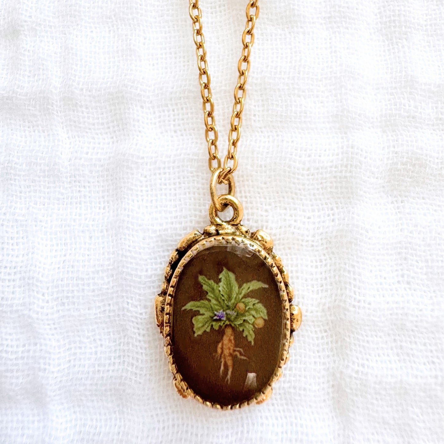 Mandrake Ornate Pendant Necklace | Gold