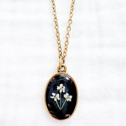 Nada Classic Oval Pressed Flower Necklace | Gold