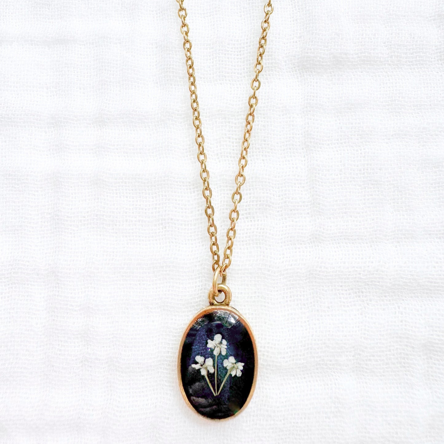 Nada Classic Oval Pressed Flower Necklace | Gold