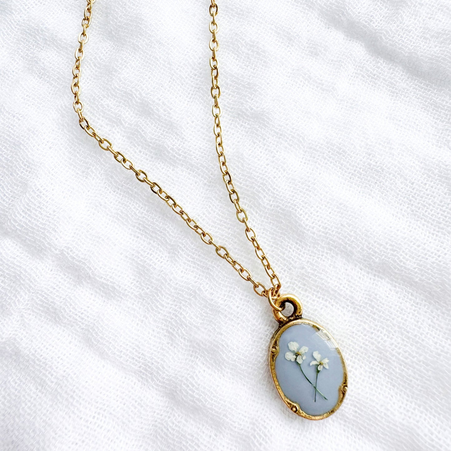 Olivia Mini Ornate Pressed Flower Necklace | Gold