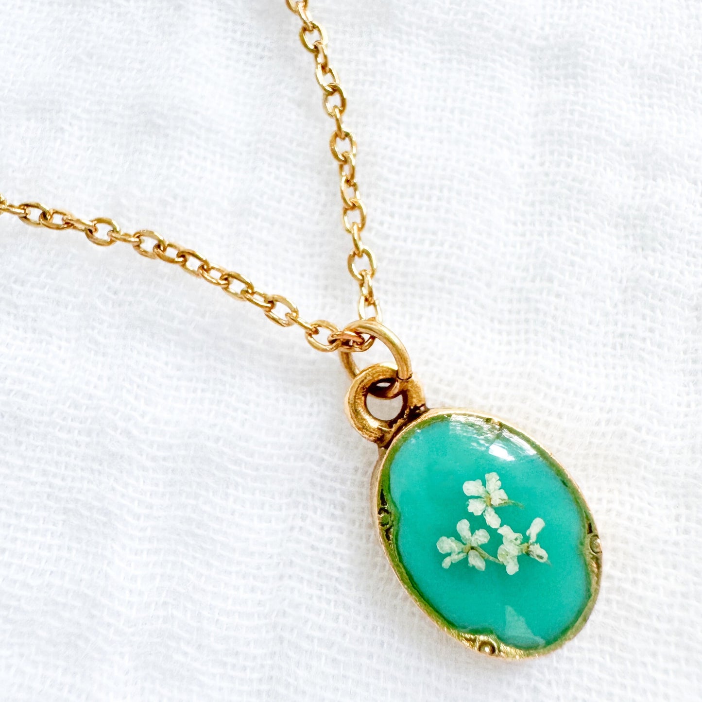 Ophelia Mini Ornate Pressed Flower Necklace | Gold