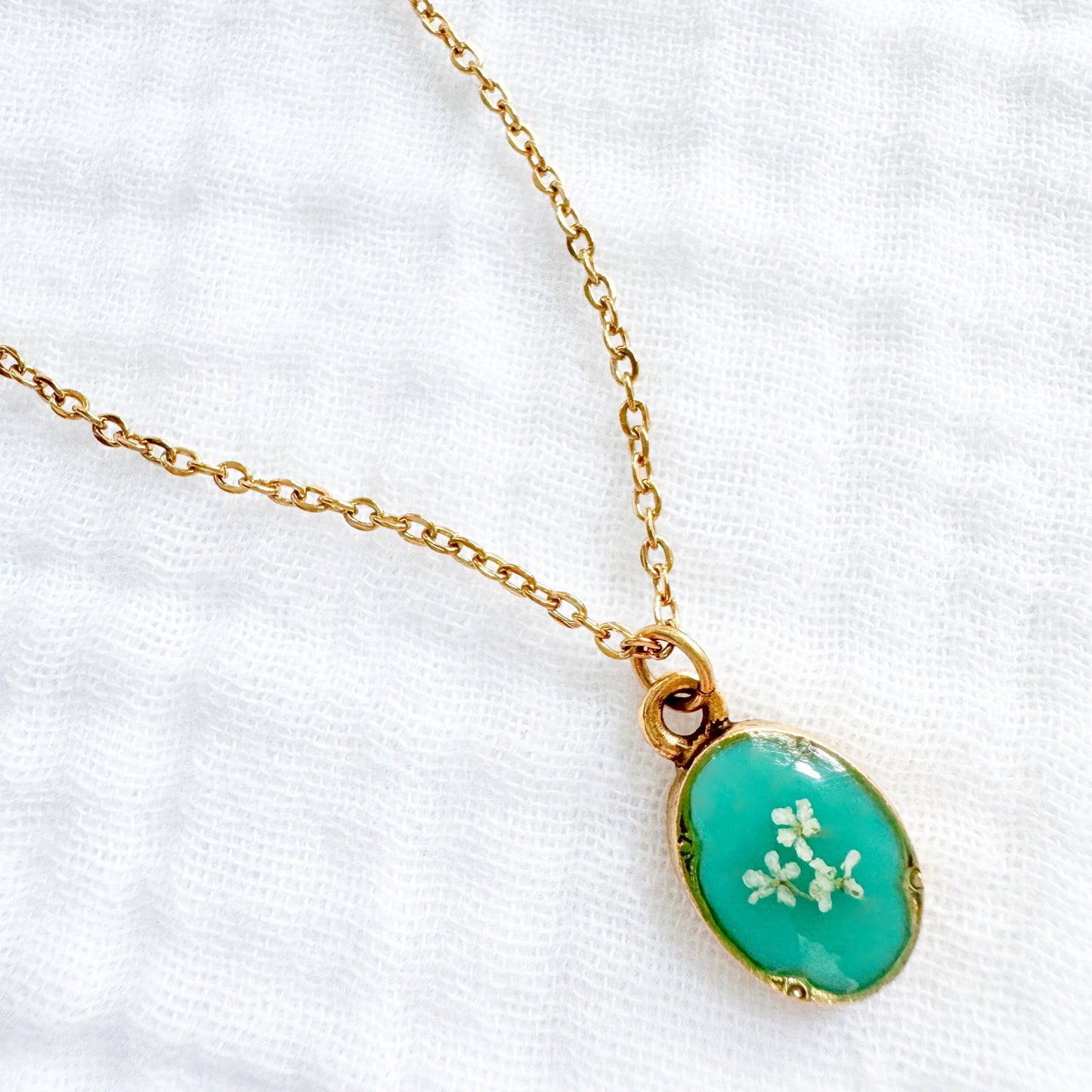 Ophelia Mini Ornate Pressed Flower Necklace | Gold