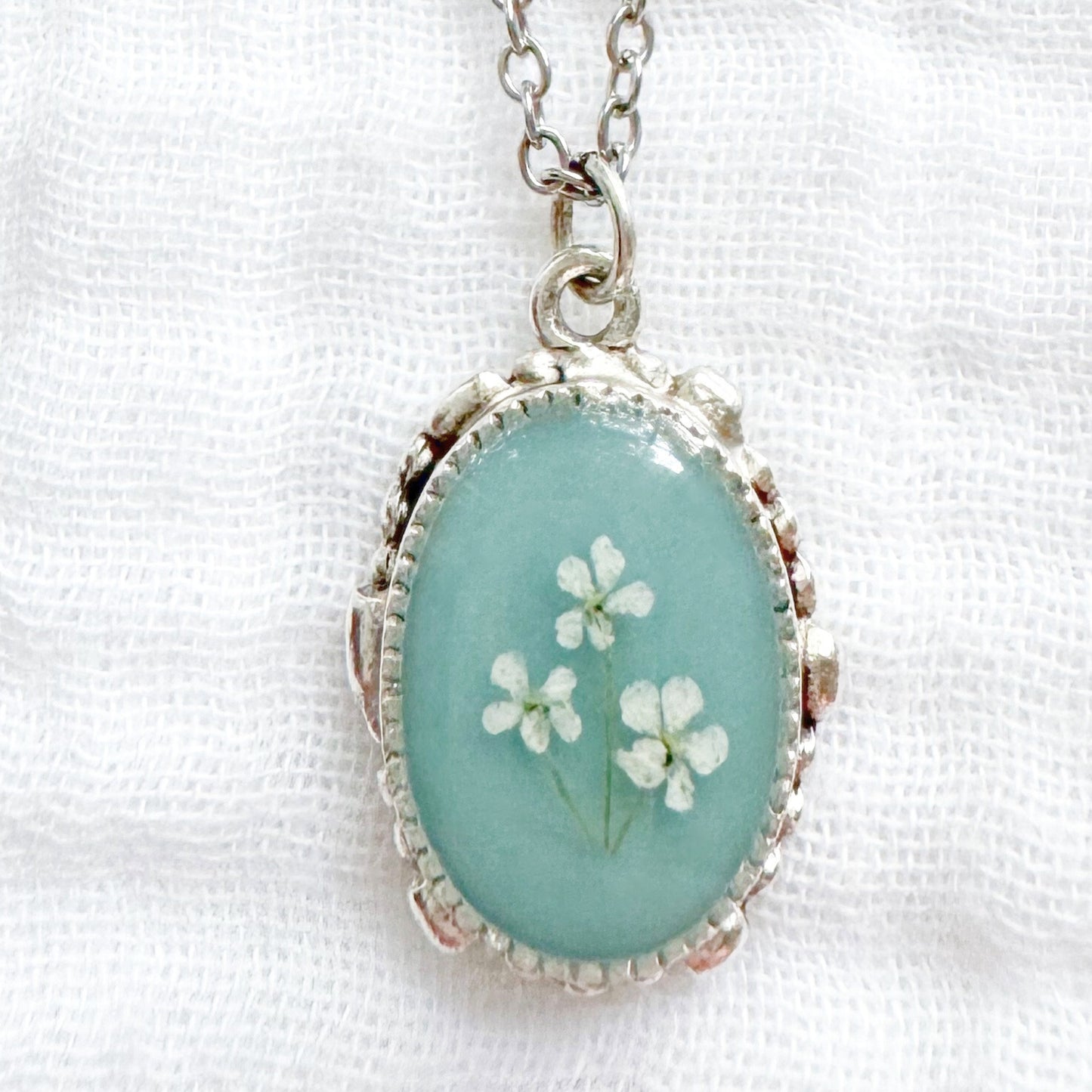 Elizabeth Ornate Pressed Flower Necklace | Silver