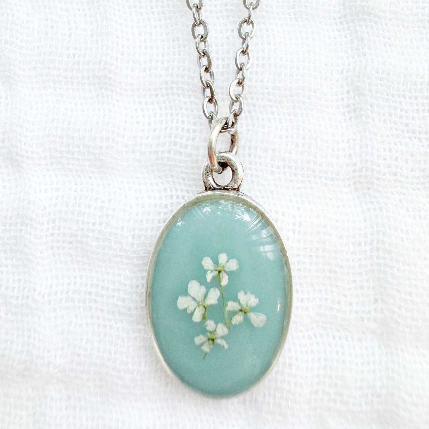 Elizabeth Classic Oval Pressed Flower Necklace | Silver