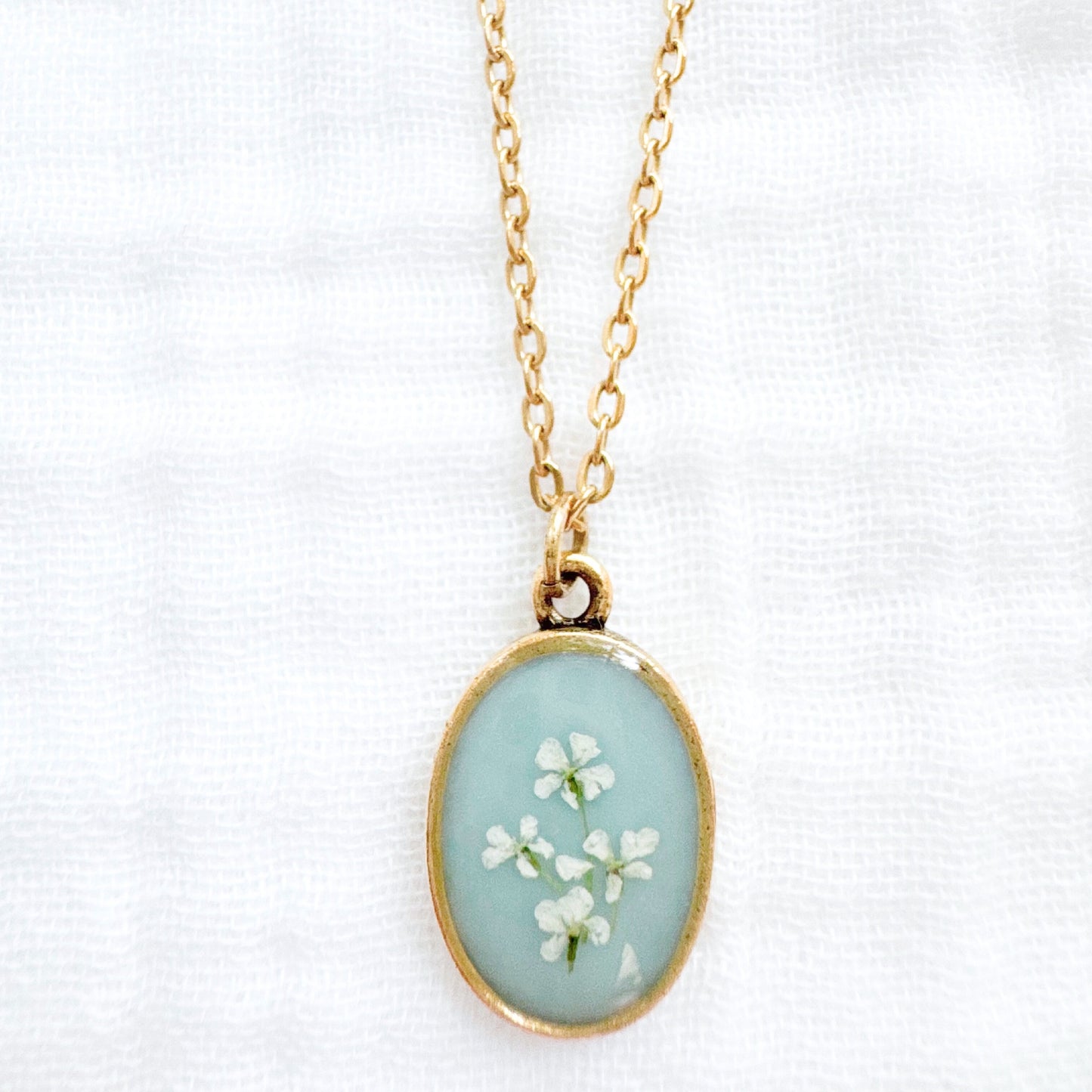 Elizabeth Classic Oval Pressed Flower Necklace | Gold