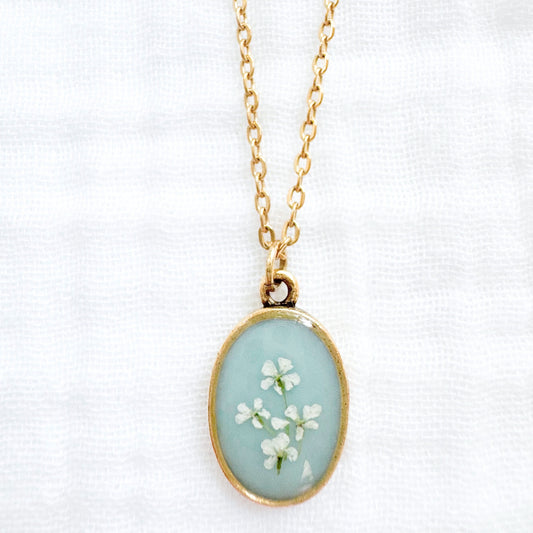 Elizabeth Classic Oval Pressed Flower Necklace | Gold
