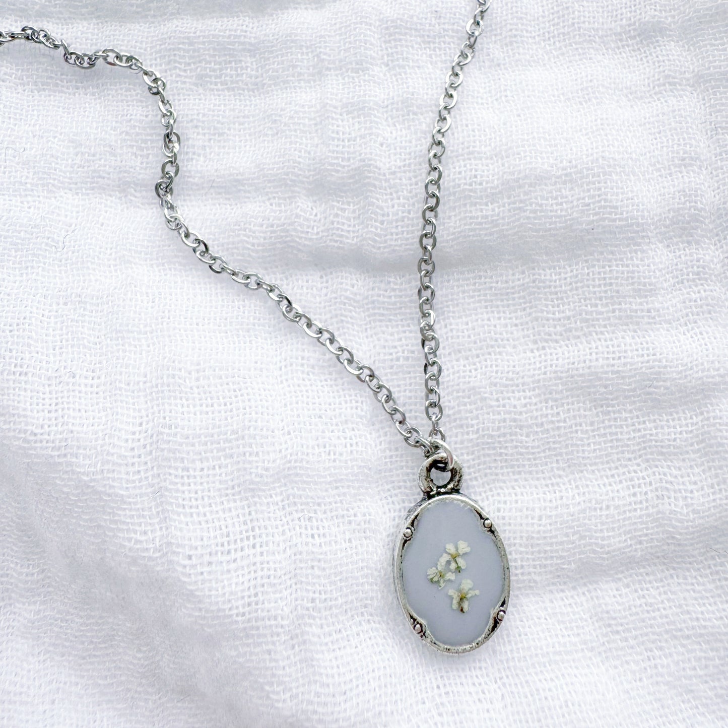 Raechelle Mini Ornate Pressed Flower Necklace | Silver