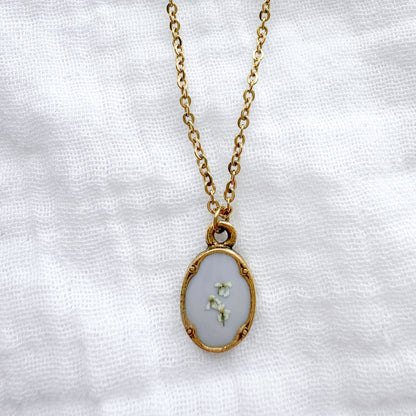 Raechelle Mini Ornate Pressed Flower Necklace | Gold