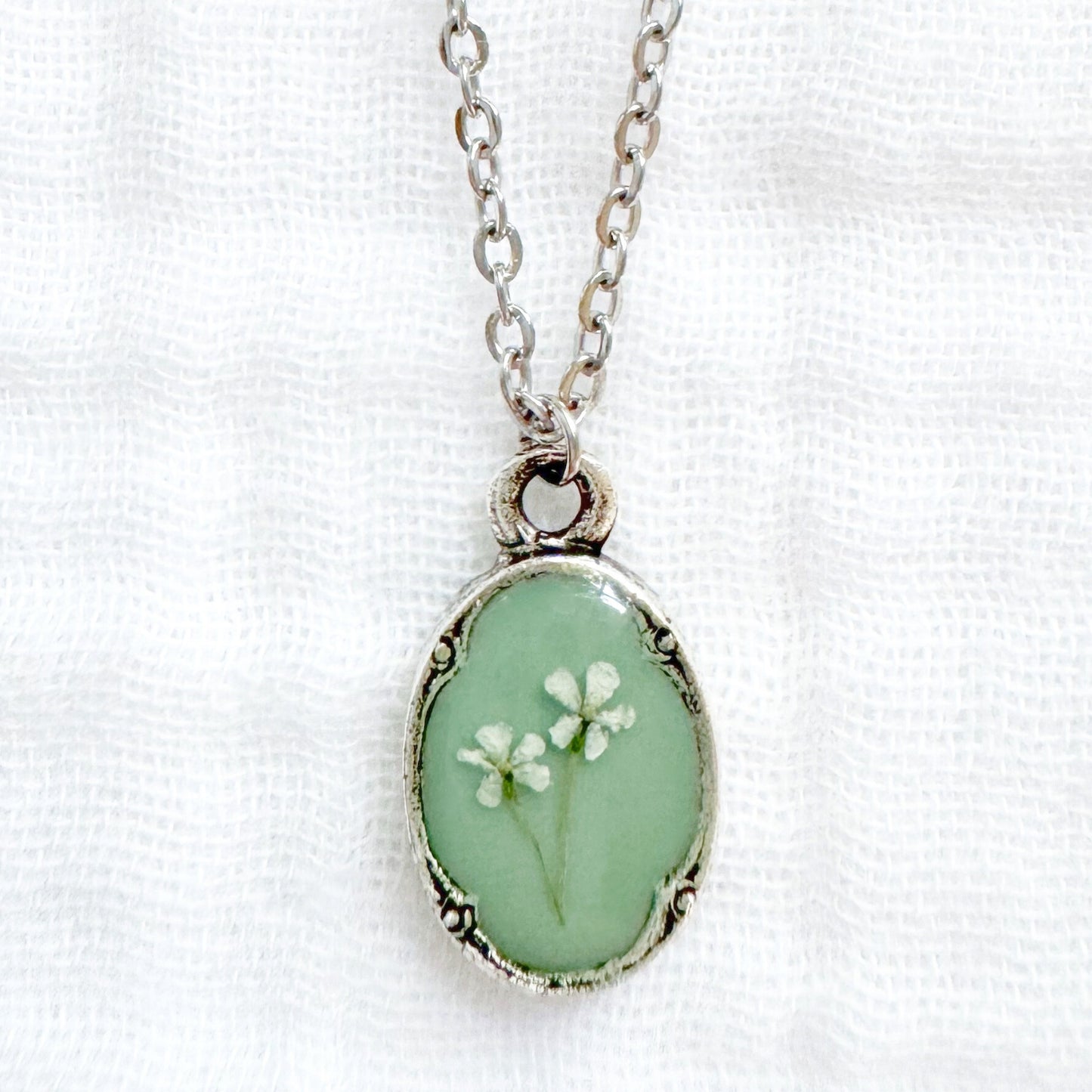 Sara Mini Ornate Pressed Flower Necklace | Silver