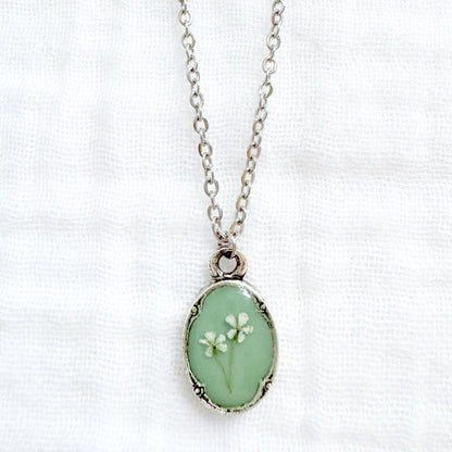 Sara Mini Ornate Pressed Flower Necklace | Silver