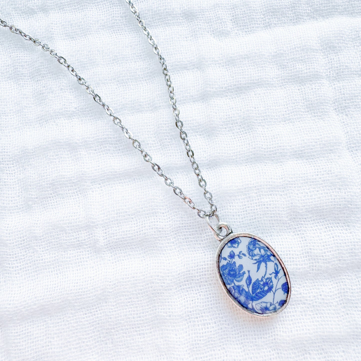 Toile de papillon Classic Oval Necklace | Silver