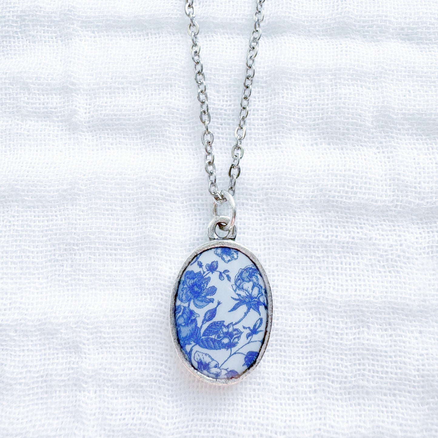 Toile de papillon Classic Oval Necklace | Silver