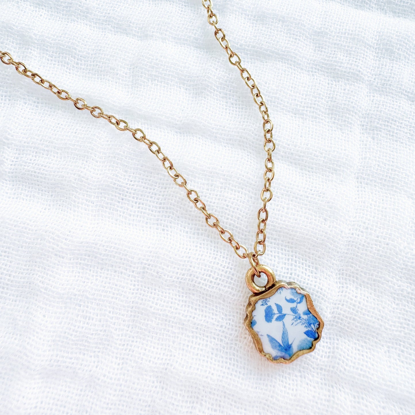 Toile d'oiseaux Mini Frame Necklace | Gold
