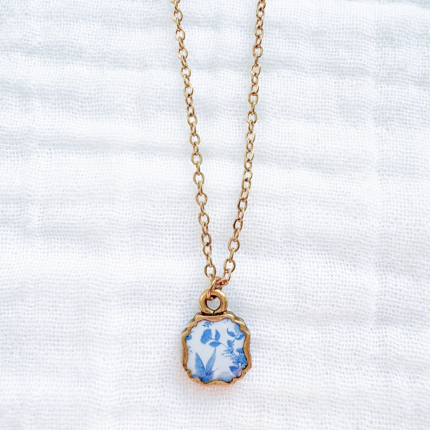 Toile d'oiseaux Mini Frame Necklace | Gold
