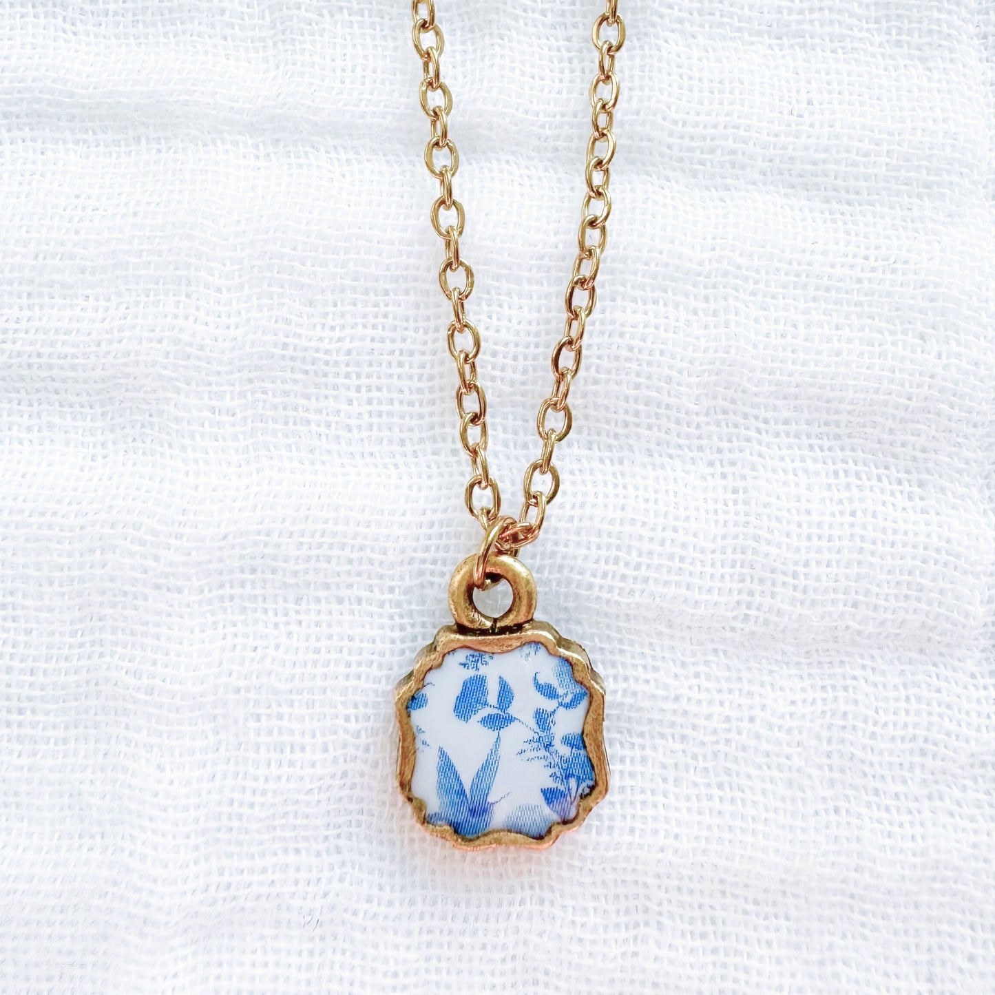Toile d'oiseaux Mini Frame Necklace | Gold