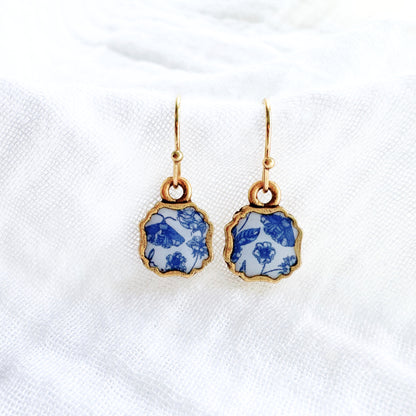 Toile de papillon Drop Earrings | Gold