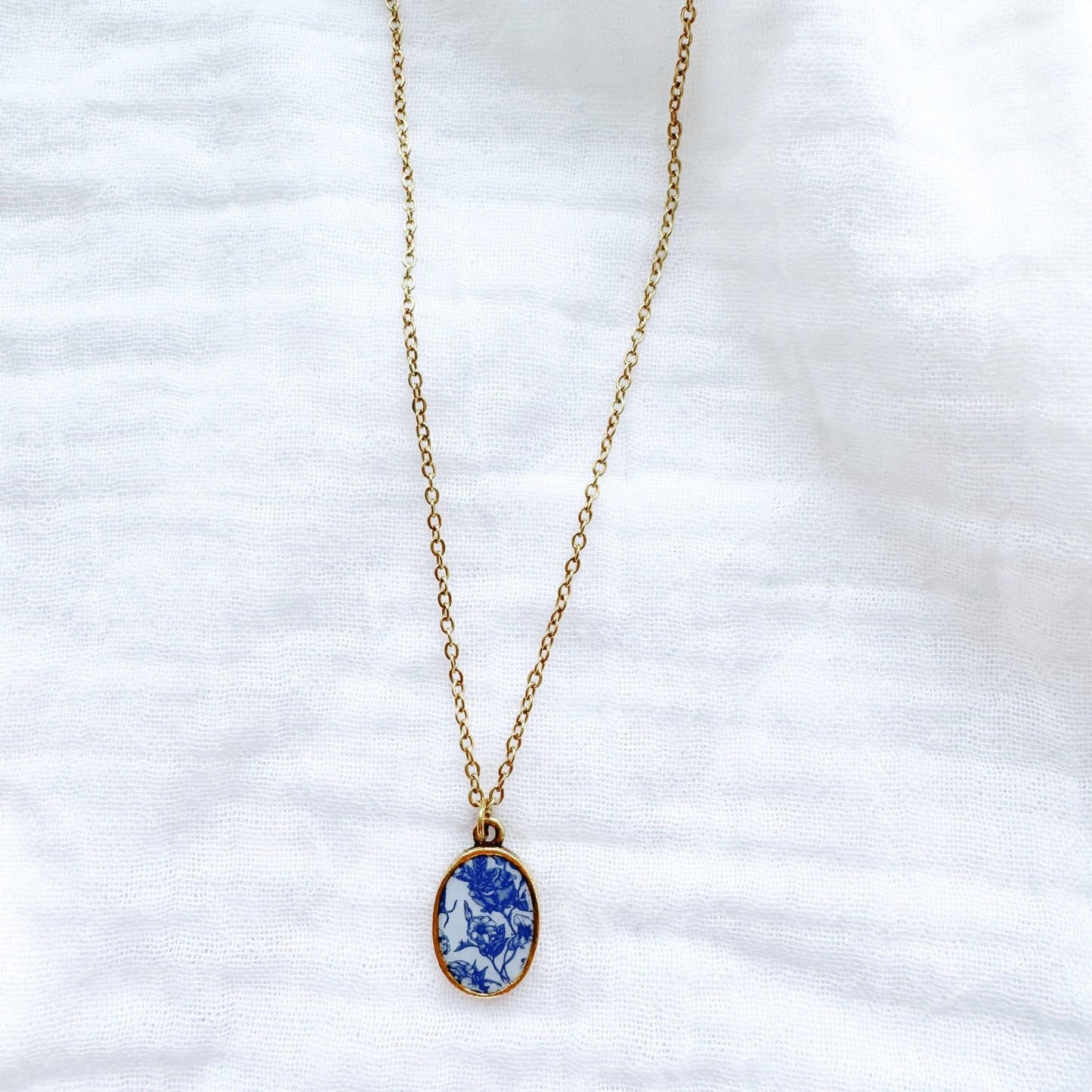 Toile de papillon Classic Oval Necklace | Gold