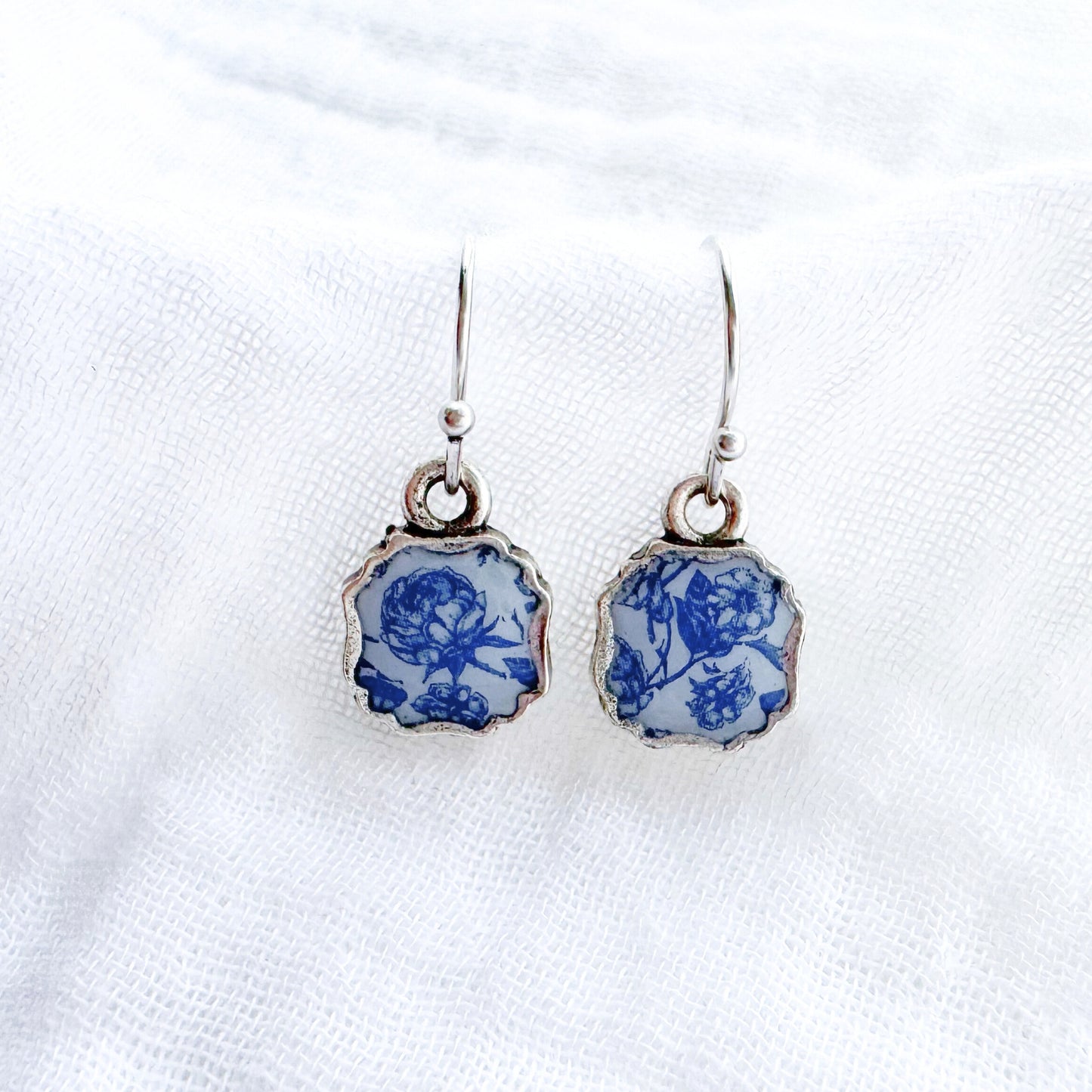 Toile de papillon Drop Earrings | Silver