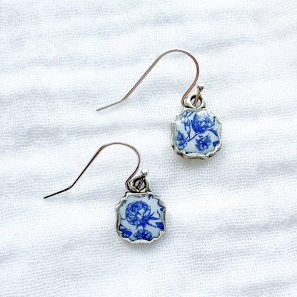Toile de papillon Drop Earrings | Silver