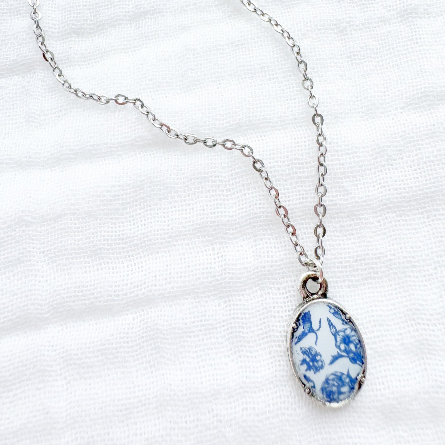 Toile de papillon Mini Ornate Necklace | Silver