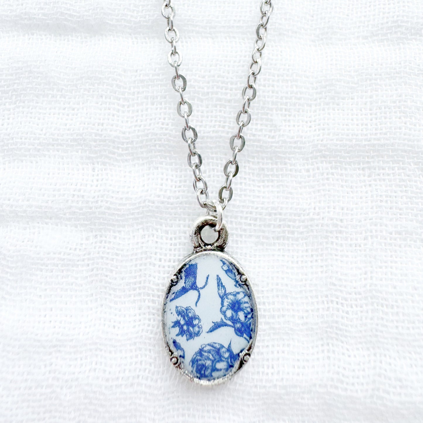 Toile de papillon Mini Ornate Necklace | Silver