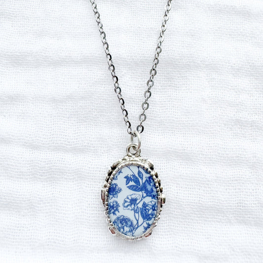 Toile de papillon Ornate Necklace | Silver