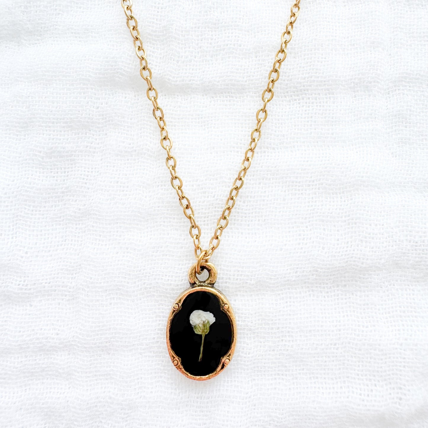 Victoria Mini Ornate Pressed Flower Necklace | Gold